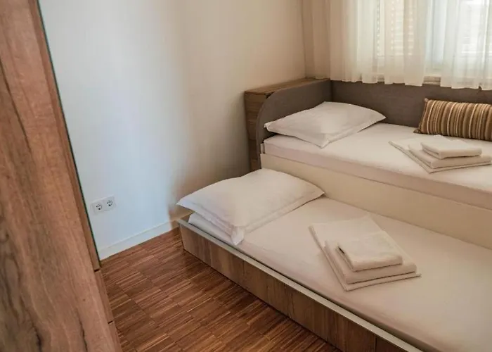 Family-friendly With Swimming Pool Mandre, Pag - 24502 * Колан