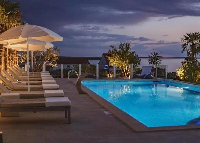 Апартаменты Family-friendly With Swimming Pool Mandre, Pag - 24502 Колан